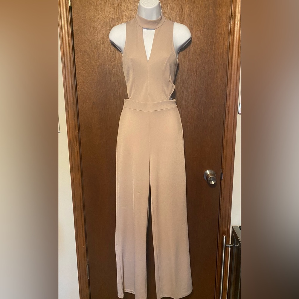 Cutout jumpsuit: cream color